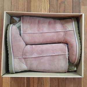 Tall Women’s Uggs - Size 9